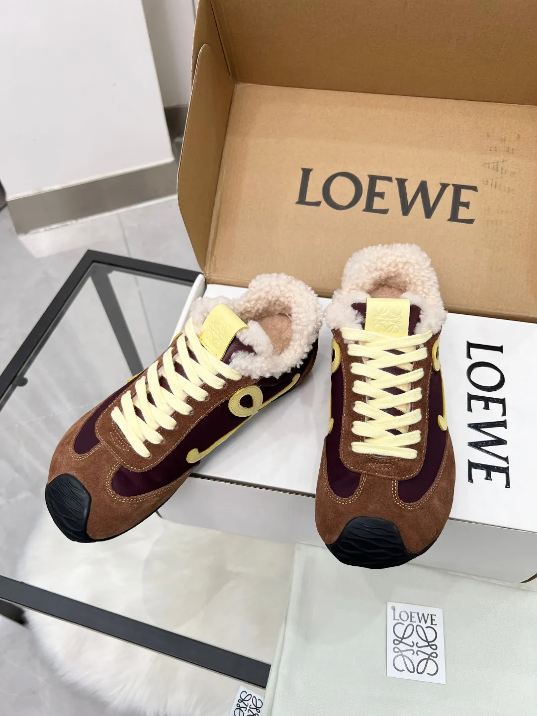 👟👟Ex-factory price 500👟👟 Male +10 2025 autumn and winter Maoli new style, the same style as Wang Yibo! Loewe Ballet Runner 2.0 sports shoes for couples, moral training shoes, new color matching retro series running shoes, standard size: women's size 35-40, men's size 39-45, button ➕20